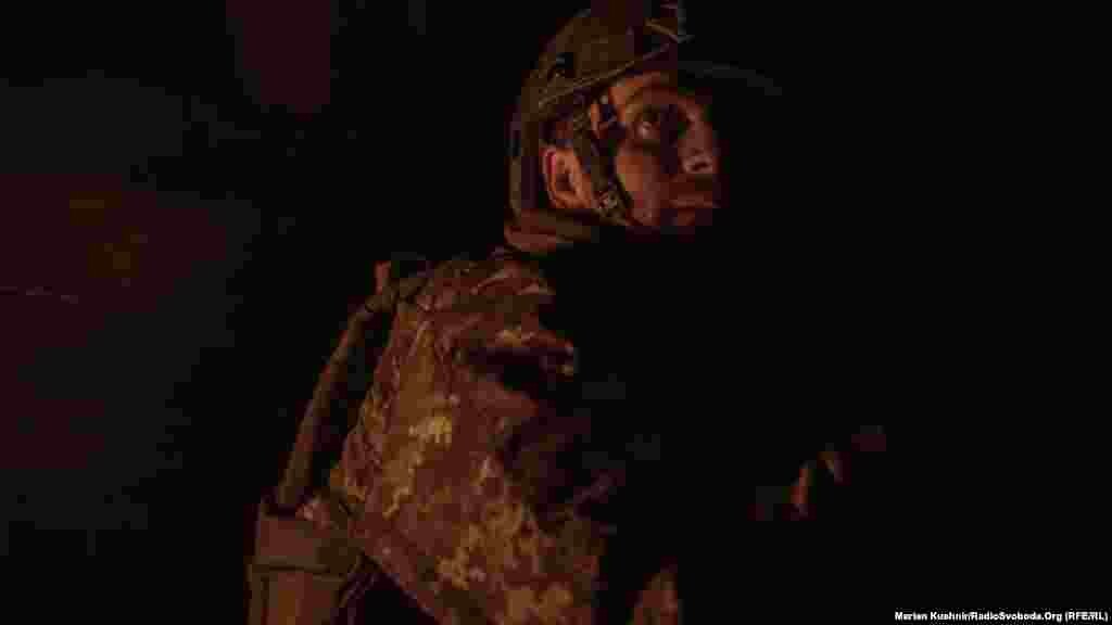 Fél órával megérkezése után az oroszok ágyúzni kezdték az állásukat, ami összerázta a homokos talajt a lövészárokban