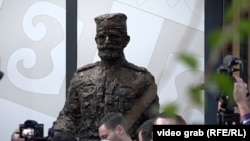 U Beogradu je 2023. u privatnom prostoru otvoren muzej i u njemu spomenik Draži Mihailoviću, uprkos kritikama i protivljenju antifašista