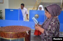 Uzbekistanci glasaju na lokalnim i parlamentarnim izborima 27. oktobra.
