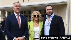 Milo Djukanović sa suprugom i sinom tokom izbora, 19.mart 2023.godine