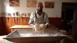 "Хлябът е свещен". Как се прави хляб като едно време