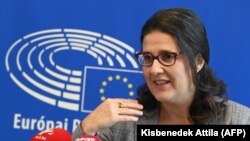  Gwendoline Delbos-Corfield egy 2021-es budapesti sajtótájékoztatón