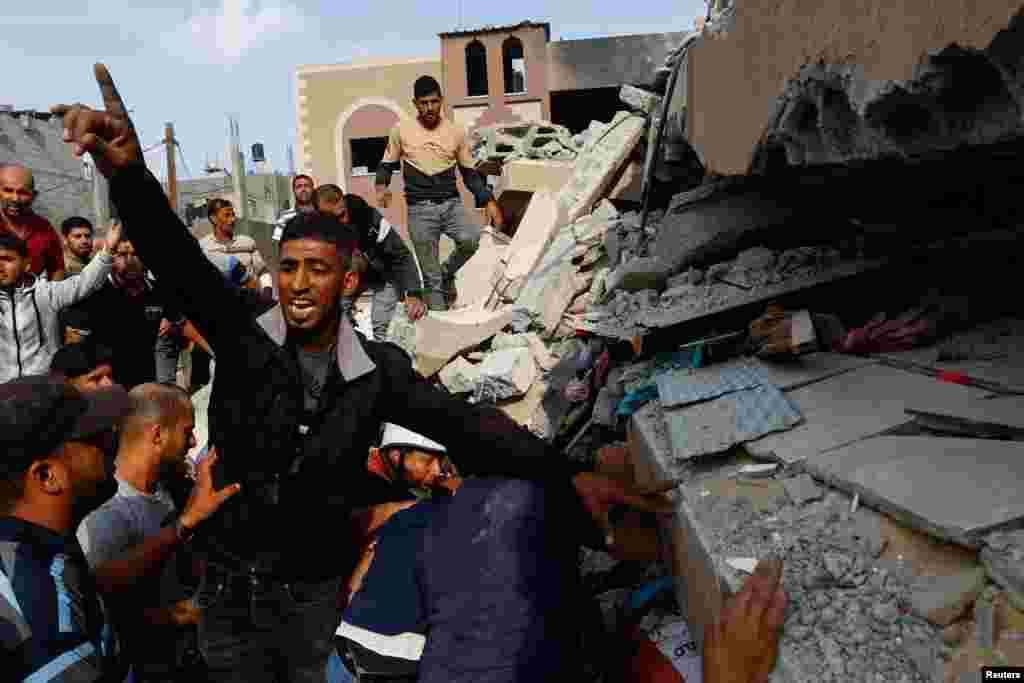 Autoritetet palestineze raportuan për mbi 300 njerëz të vrarë nga sulmet ajrore të Izraelit.