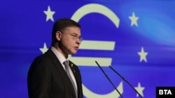 Валдис Домбровскис на конференцията "България по пътя към еврото" в София.