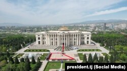 "Дворецът на нацията" в Душанбе, Таджикистан
