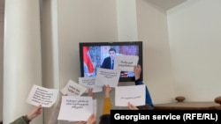 ჟურნალისტების საპროტესტო აქცია პარლამენტში. 20 თებერვალი, 2023 წელი