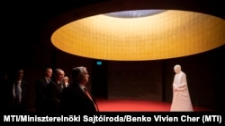 Mindszenty József bíboros-hercegprímás szobra a Mindszentyneumban az épület ünnepélyes átadóján, Zalaegerszegen 2022. október 23-án