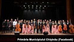 Edilul Ion Ceban alături de mai mulți artiști la un concert organizat de primăria Chișină la Viena, 23 iunie. 