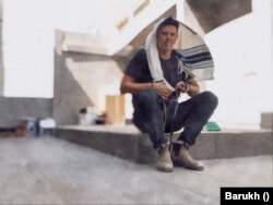 „Amikor eljutottunk oda, hogy már nincs több ötletem, hogy ezt hogy lehet máshogy csinálni, azt érzem, hogy semmilyen módon nem funkcionálok, nem tudok működni, akkor jött el az, hogy elmentünk Magyarországról”