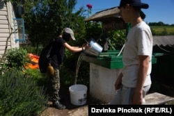 Децата во кампот се обврзани да ги извршуваат основните обврски во нивниот шаторски град