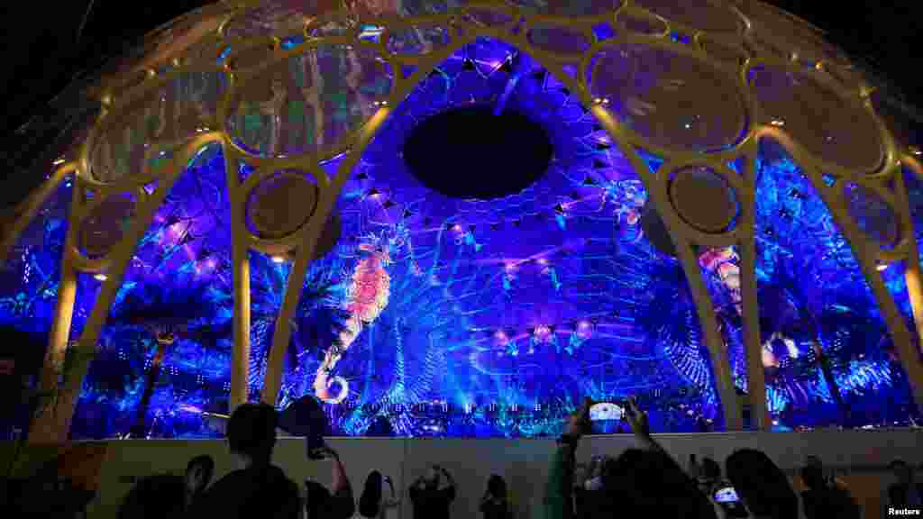 Az egyik oldalon olyan országok állnak, mint Szaúd-Arábia, amelyek nem fogadják el a fokozatos kivonást, míg az európai országok és a kis szigetországok szerint elfogadhatatlan, hogy ez kimaradjon a tervezetből. A fokozatos kivonást sürgető országok nehéz helyzetben vannak, mert vagy egy gyenge megállapodást kell elfogadniuk, vagy pedig azt, hogy nem kötnek megállapodást. Egyik sem jó számukra