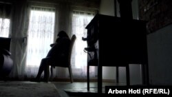 Elvedina Hajdari gjatë bisedës me Radion Evropa e Lirë.