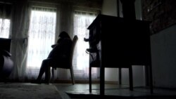 "Dua një çati timen" - Jeta në të njëjtin oborr me dhunuesin 