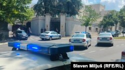Pjesëtarë të policisë së Serbisë pranë Ambasadës izraelite në Beograd më 29 qershor 2024.