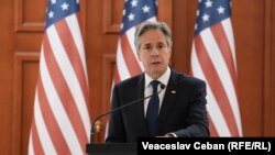 În timpul conferinței de presă, Antony Blinken a mulțumit, din nou, pentru ajutorul acordat de moldoveni refugiaților ucraineni.