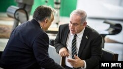 Orbán Viktor miniszterelnök és Benjámin Netanjáhú izraeli miniszterelnök Jair Bolsonaro megválasztott brazil elnök beiktatási ünnepségén Brazíliavárosban 2019. január 1-jén