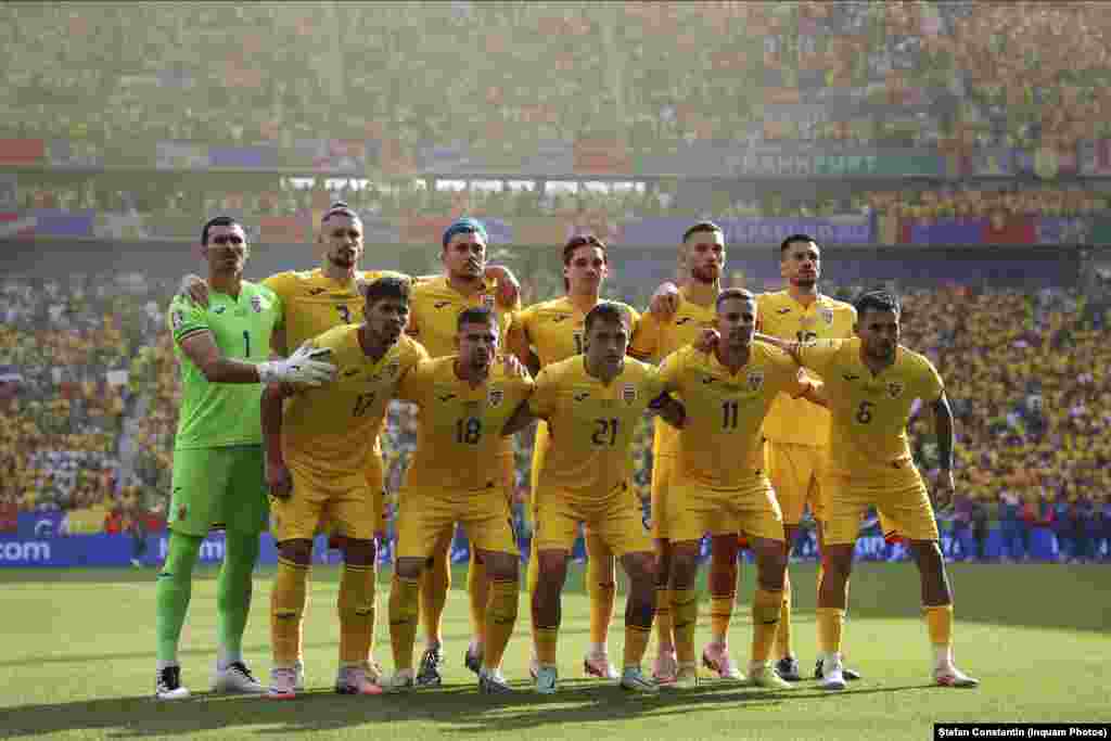 Echipa de start a României a fost formată din: Niţă, Raţiu, Drăguşin, Burcă, Bancu, M. Marin, Hagi, R. Marin, Stanciu, Coman, Drăguș.