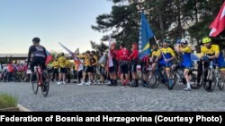 Biciklisti iz BiH na predstavljanju uoči početka trke Beograd - Banja Luka, Beograd, 13. april 2022.