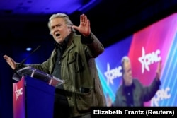 Fostul strateg șef al Casei Albe, Steve Bannon, se adresează la reuniunea anuală a Conferinței de acțiune politică conservatoare (CPAC) din National Harbor, Maryland, SUA, 24 februarie 2024.