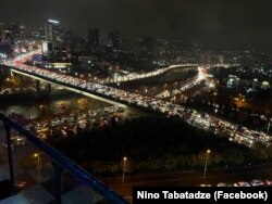 13 დეკემბერს, თბილისში გართულებული იყო სატრანსპორტო მოძრაობა. ზოგიერთ ადგილას წარმოიქმნა უძრავი საცობი