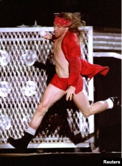 Аксел Роуз по време на концерт, август 1992 г.