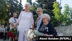 Între anii 1941 și 1951 au fost trei valuri de deportări, iar istoricii apreciază că numărul total al deportaților basarabeni ar fi între 80 și 120 de mii. 