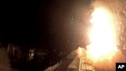 Британски боен кораб изстрелва ракета срещу дрон в Червено море, 16 декември 2023 г.