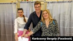 Karácsony Gergely főpolgármester a családjával szavaz 2024. június 9-én Budapesten