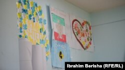 Crteži djece u centru za učenje u Gadimeu, Lipljan.