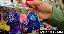 Balona nga Kina në dyqane në Kosovë.