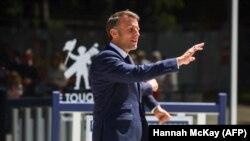 Emmanuel Macron joacă o strategie periculoasă, spun unii, pentru a încerca să prevină victoria lui Marine le Pen în alegerile prezidențiale din 2027.