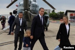 Hunter Biden sa sinom i suprugom u Delawareu, 11. juni 2024.