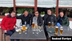 Középen Z. Zsolt, a balján Benkő Gábor és Szenteczky János csepeli szocialista politikus, a kép másik szélén Őrsi Gergely