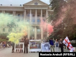 ლაზარე გრიგორიადისის მხარდამჭერი აქცია თბილისის საქალაქო სასამართლოს ეზოში