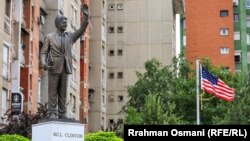 Statua bivšeg američkog predsjednika Billa Clintona u Prištini na Kosovu, juni 2024.