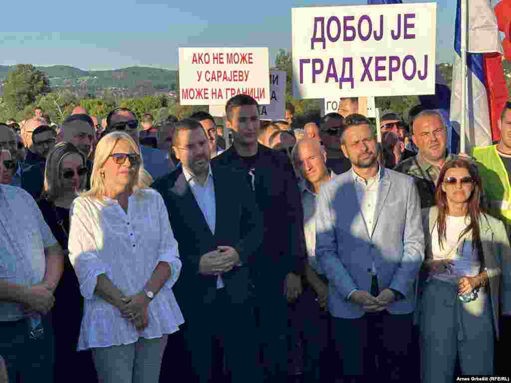 Član Predsjedništva BiH Željka Cvijanović na protestu na administrativnoj linji između Republike Srpske i Federacije BiH kod Doboja, na sjeveru BiH.