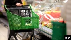 Илустрација - Купувач во маркет