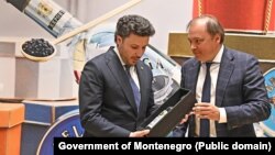 Premijer Dritan Abazović i biznismen Aleksander Mačetin tokom otvaranja fabrike votke u Nikšiću.