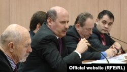 Profirii Șkilniuk, vorbind la microfon la o ședință a așa-numitului Soviet Suprem de la Tiraspol, martie 2016.