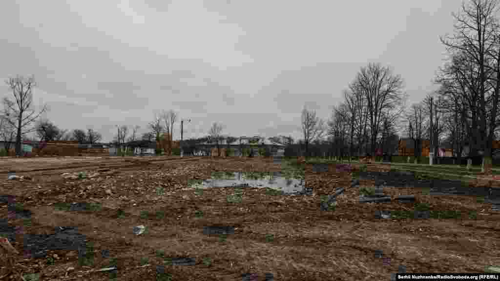 На этом месте когда-то стоял дом. Его снесли