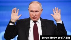 Predsjednik Rusije, Vladimir Putin, govori na nacionalnoj televiziji na godišnjem obraćanju sa pitanjima i odgovorima, 14. decembar 2023. 