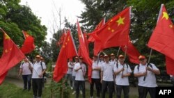 Magyarországon a kínai elnök – támogatók és tiltakozók is várták