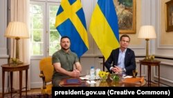 Ukrajinski predsednik Volodimir Zelenski na sastanku sa švedskim premijerom Ulfom Kristersonom, Švedska, 19. avgust 2023.