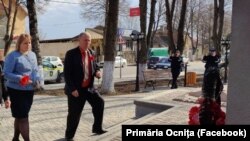 Ирина Лозован и Виктор Артаманюк на публичном мероприятии в Окнице, 28 марта 2024.