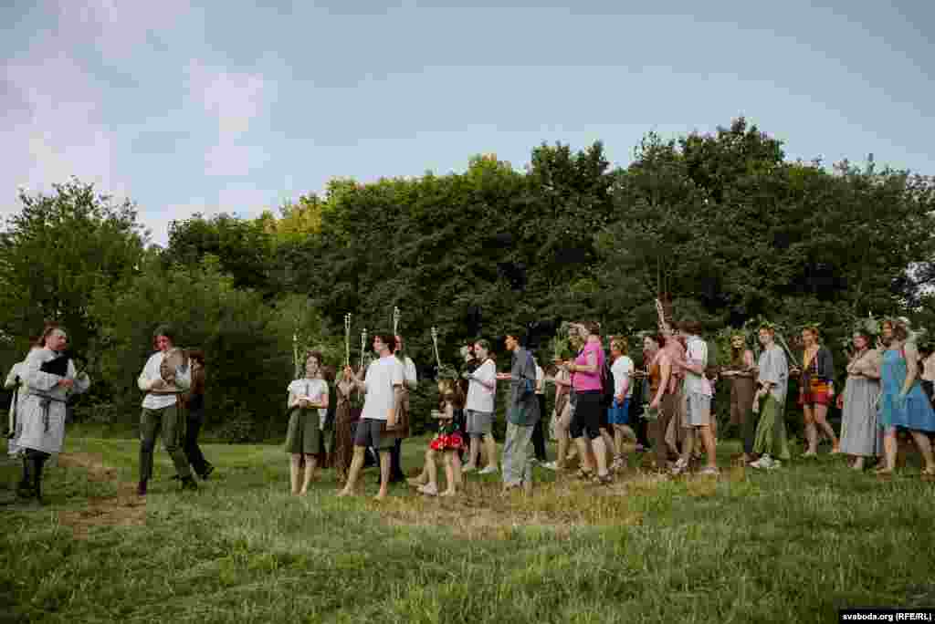 Nakon osporavanih predsjedničkih izbora 2020., koje su međunarodni promatrači i opozicija kritizirali kao lažne, u Bjelorusiji su održani veliki nemiri, zbog čega su mnogi njezini građani potražili utočište u drugim zemljama, poput Litvanije.