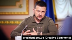 Președintele ucrainean, Volodimir Zelenski, spune că sute de mii de oameni au rămas fără apă potabilă în urma distrugerii barajului Kakhovka.