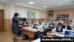 Maria Buruiană, învățătoare la liceul „Mihai Viteazu” din Chișinău