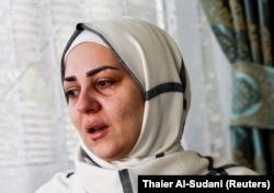 Douaa Idris, punëtore në një organizatë që ndihmon sirianët.