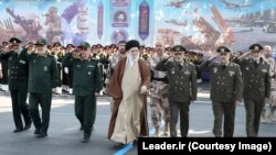 Върховният лидер на Иран аятолах Али Хаменей и главнокомандващи от Ислямската революционна гвардия