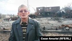 La patru luni de când cele două corpuri de case i-au fost distruse de exploziile din Crevedia, Constantin Nicolae Gavrilescu tot nu a ajuns la un acord cu firma Flagas.